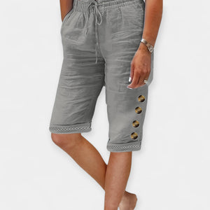 Bethany - Knapdetaljer Dame Knælange Shorts Med